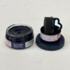Tarro de crema negra con tapa y aplicador de esponja, ideal para cuidado de calzado y reparación de cuero.
