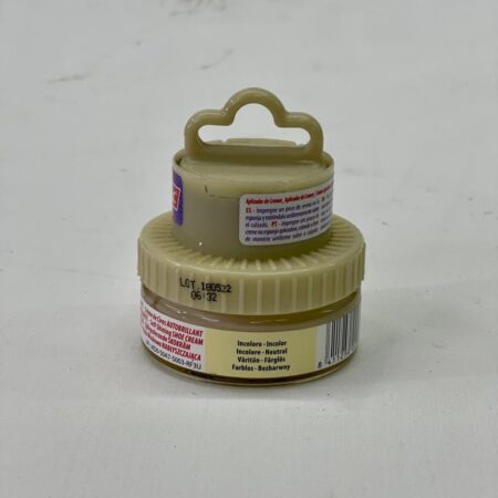 Envase de crema o ungüento de color beige con tapa en forma de asa, mostrando etiquetas informativas en español. Ideal para uso farmacéutico o cosmético.